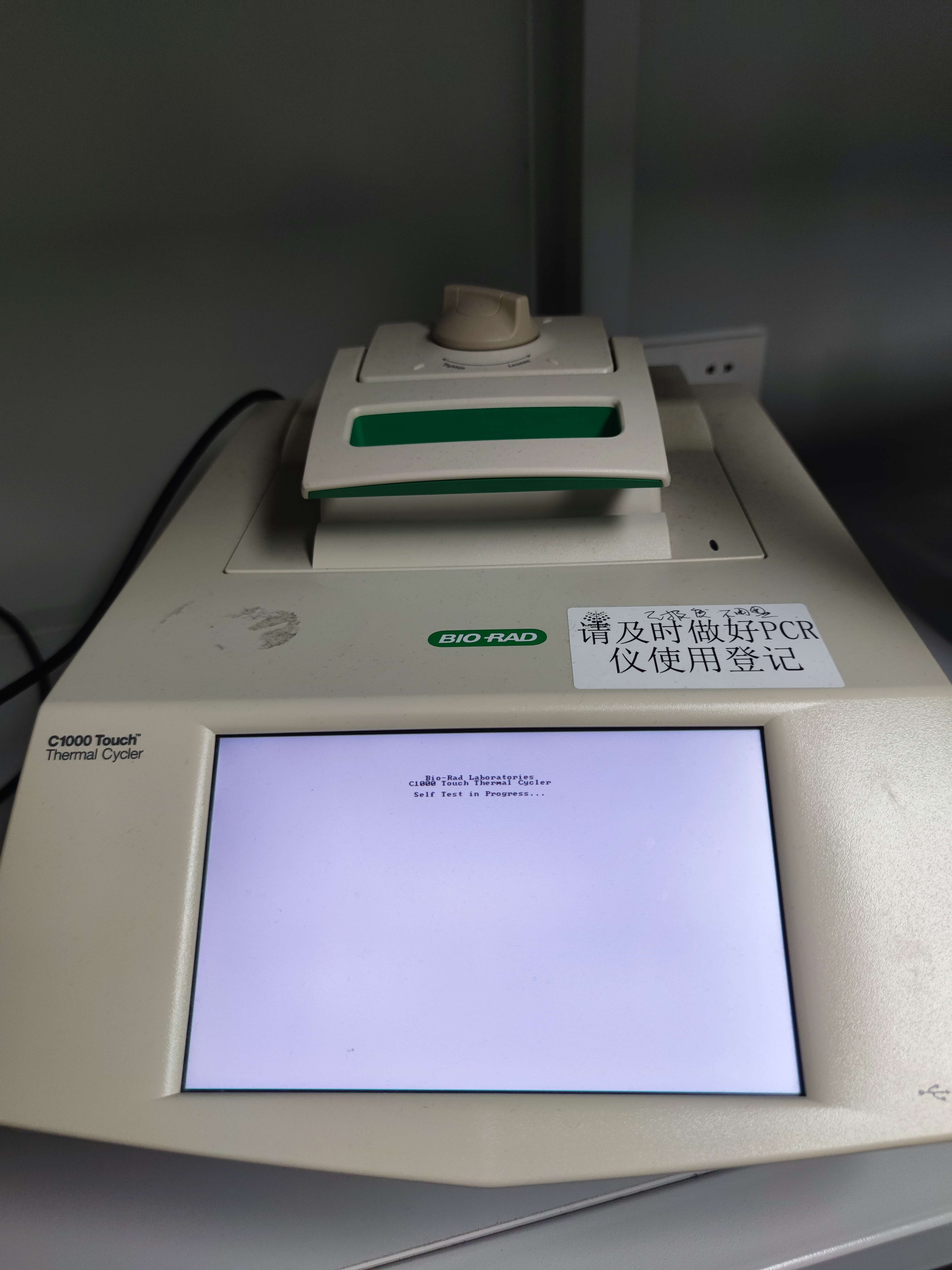 兩臺(tái)biorad的PCR儀維修，其中一臺(tái)故障提示如照片所示，另一臺(tái)由于時(shí)間久遠(yuǎn)，不確定問題，可以正常開機(jī)和運(yùn)行