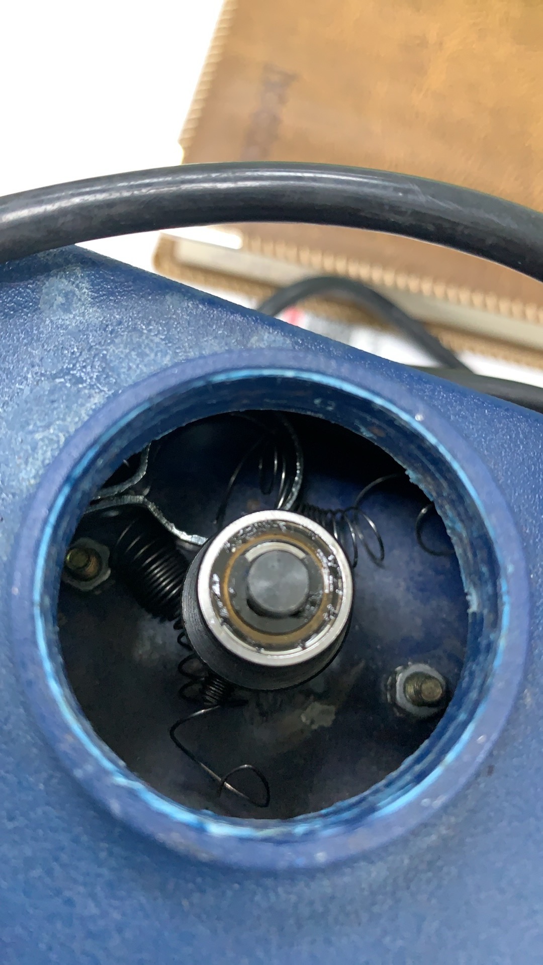 混匀器弹簧损坏，无法调速，脚垫老化！