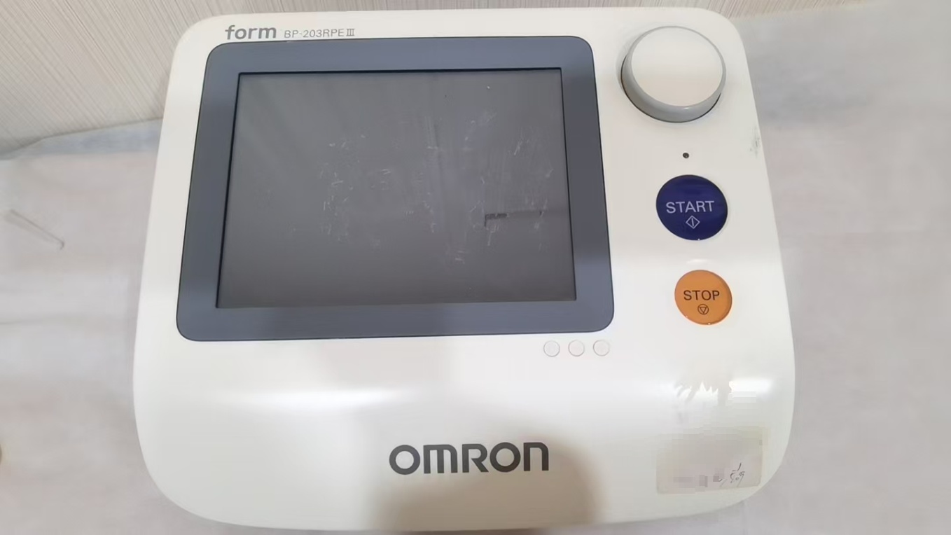 OMRON 歐姆龍 動脈硬化檢測裝置 BP-203RPEⅢ動脈硬化檢測儀檢測結果不準。20多，30多的人做出來都顯示硬化，但是他們的血壓，還要外科醫(yī)生的檢查評估，都不應該有硬化的現(xiàn)象，袖帶我們都是新?lián)Q的，操作都沒有問題，但是基本所有年輕人做出來都顯示有硬化的狀況