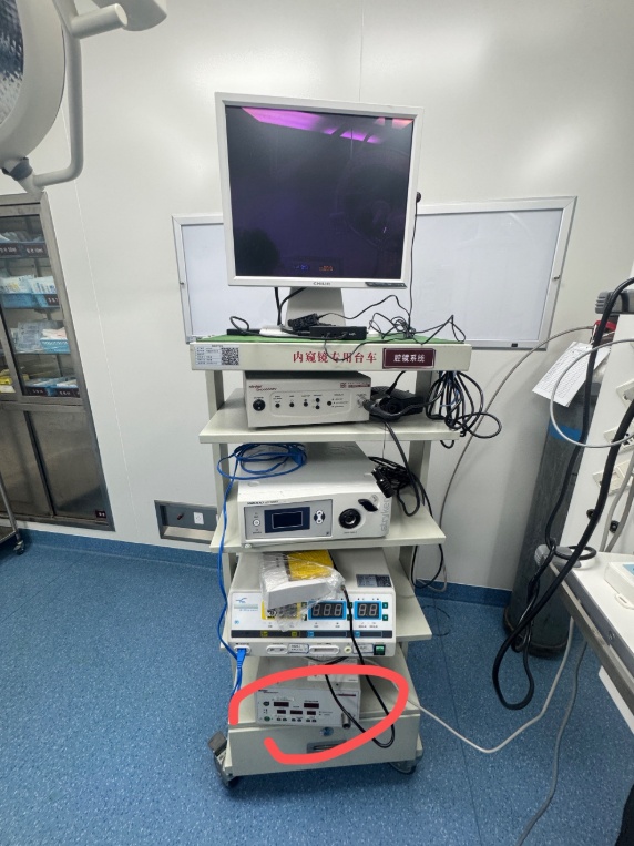 Stryker 20L內(nèi)窺鏡氣腹機(jī)，主要用于腹腔鏡手術(shù)中，通過向腹腔內(nèi)注入二氧化碳?xì)怏w?，F(xiàn)在發(fā)現(xiàn)20L 氣腹機(jī)漏氣。請安排上門維修服務(wù)