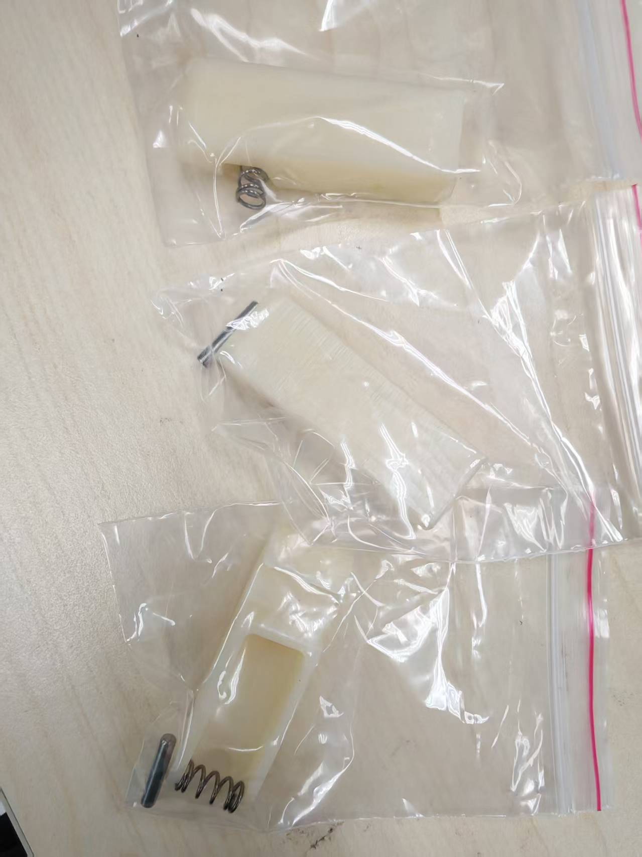 采購費森機器靜脈壺卡扣? 3個
?集中供液連接頭一套? 20套???                                      東麗平衡腔膜片? ? ?4個