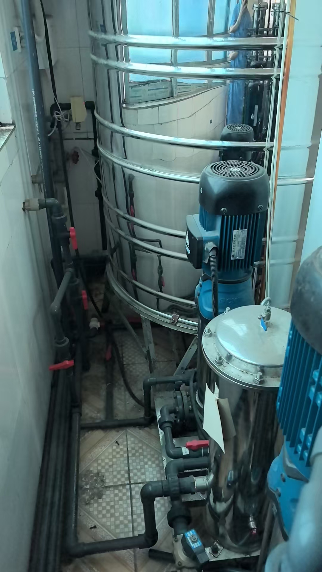 纯水处理系统不能产生纯水，水质指标不达标。