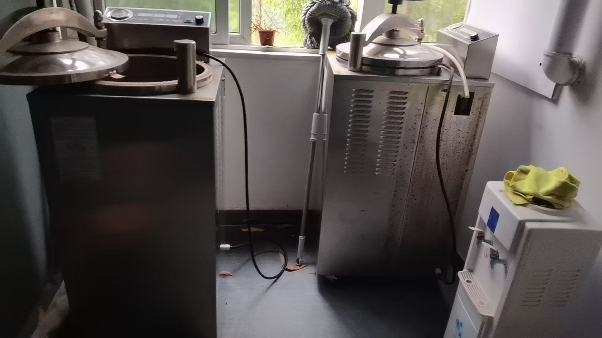 博讯的灭菌锅故障。