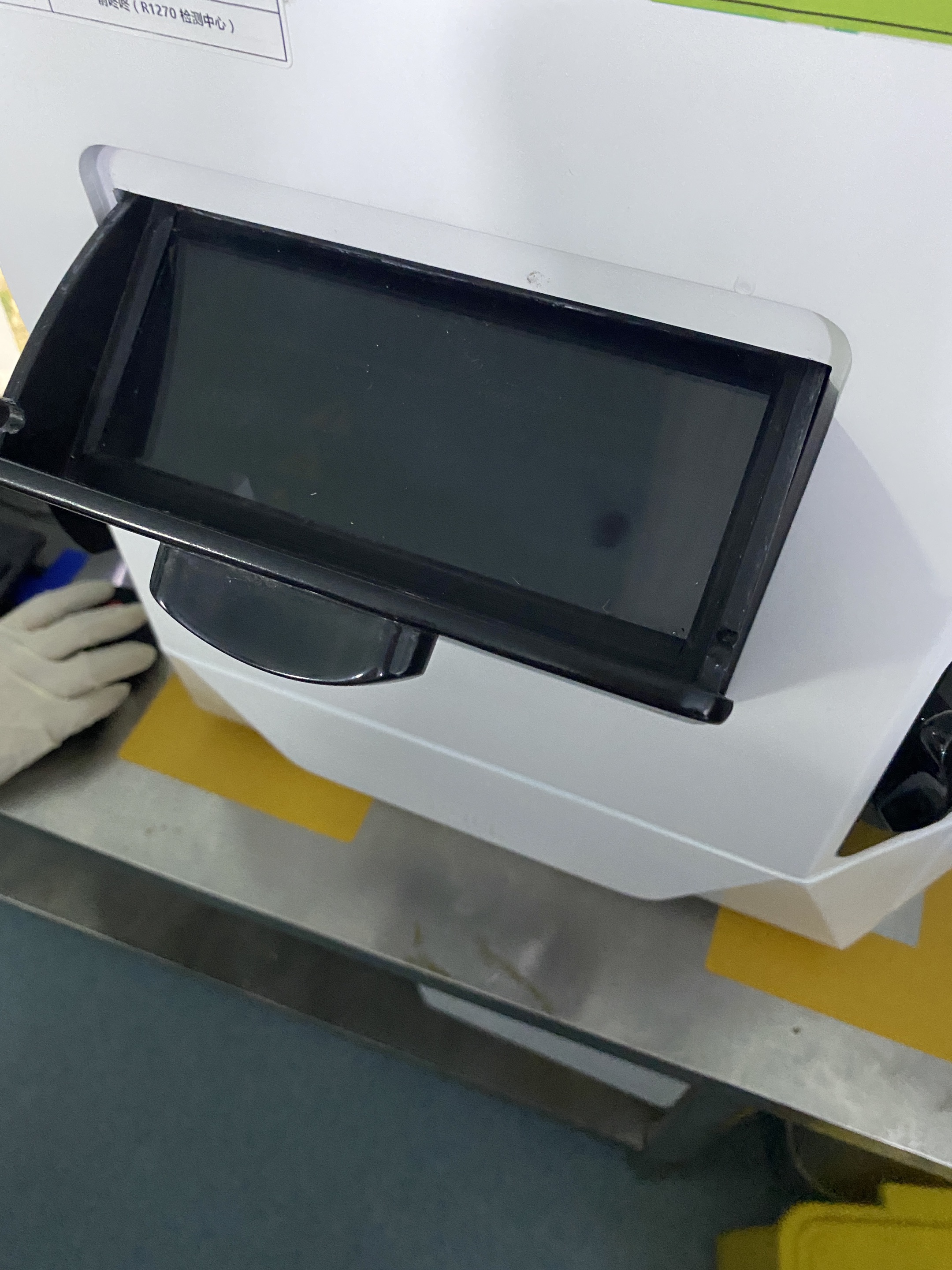 维修凝胶成像分析仪，按了按钮，但是里面的灯不亮，电脑看不到图像