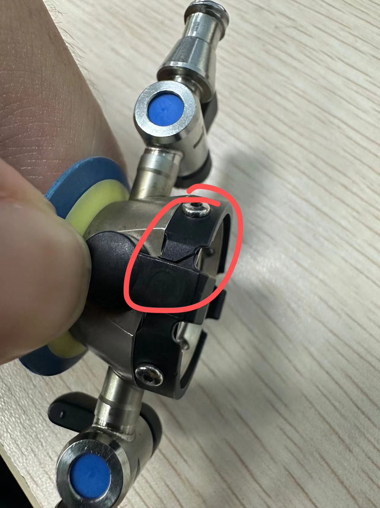 维修外鞘卡扣断裂