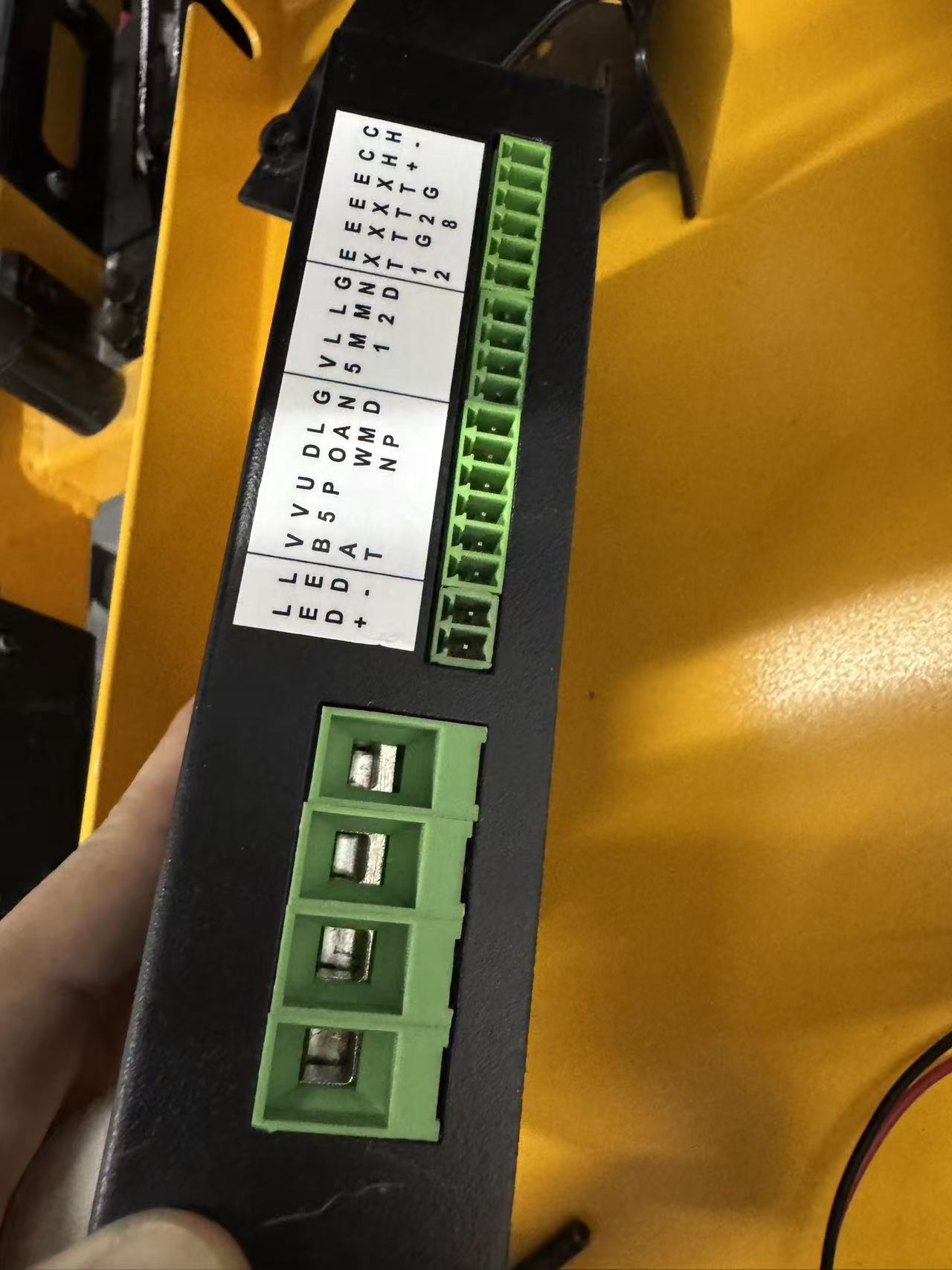 維修WSX-AD-2 電動(dòng)擔(dān)架車，驅(qū)動(dòng)器。