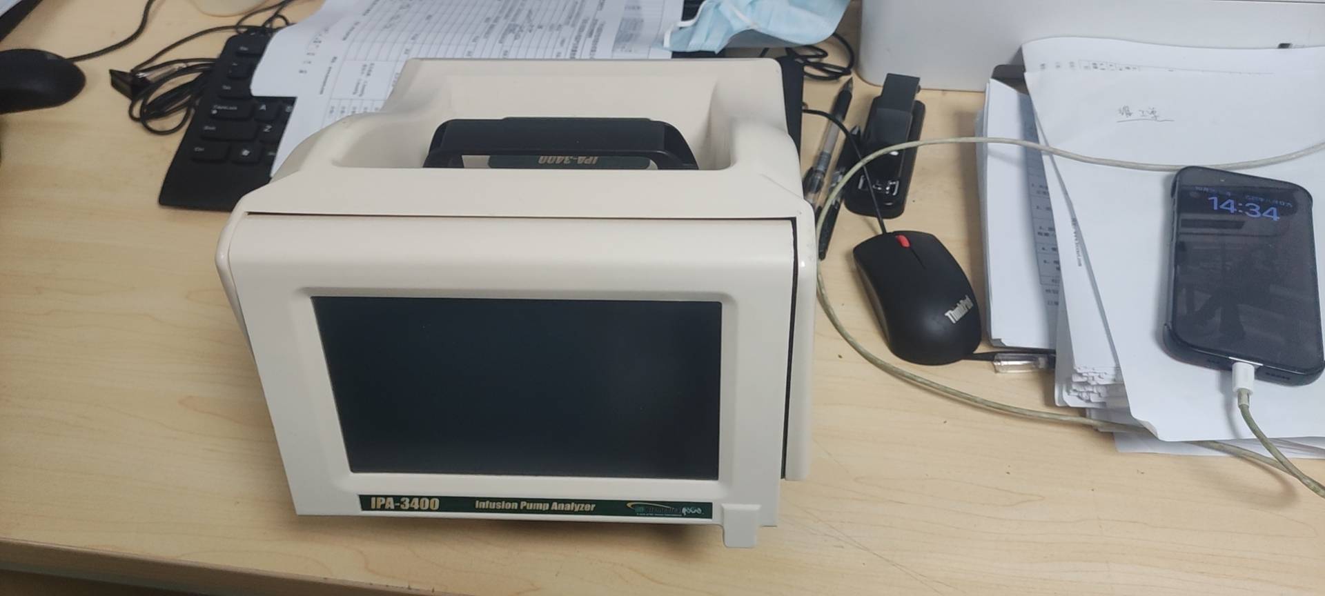 维修双通道输液泵分析仪，型号：IPA3400，花屏。气流分析仪，流量模块，有时候潮气量测不出数值。