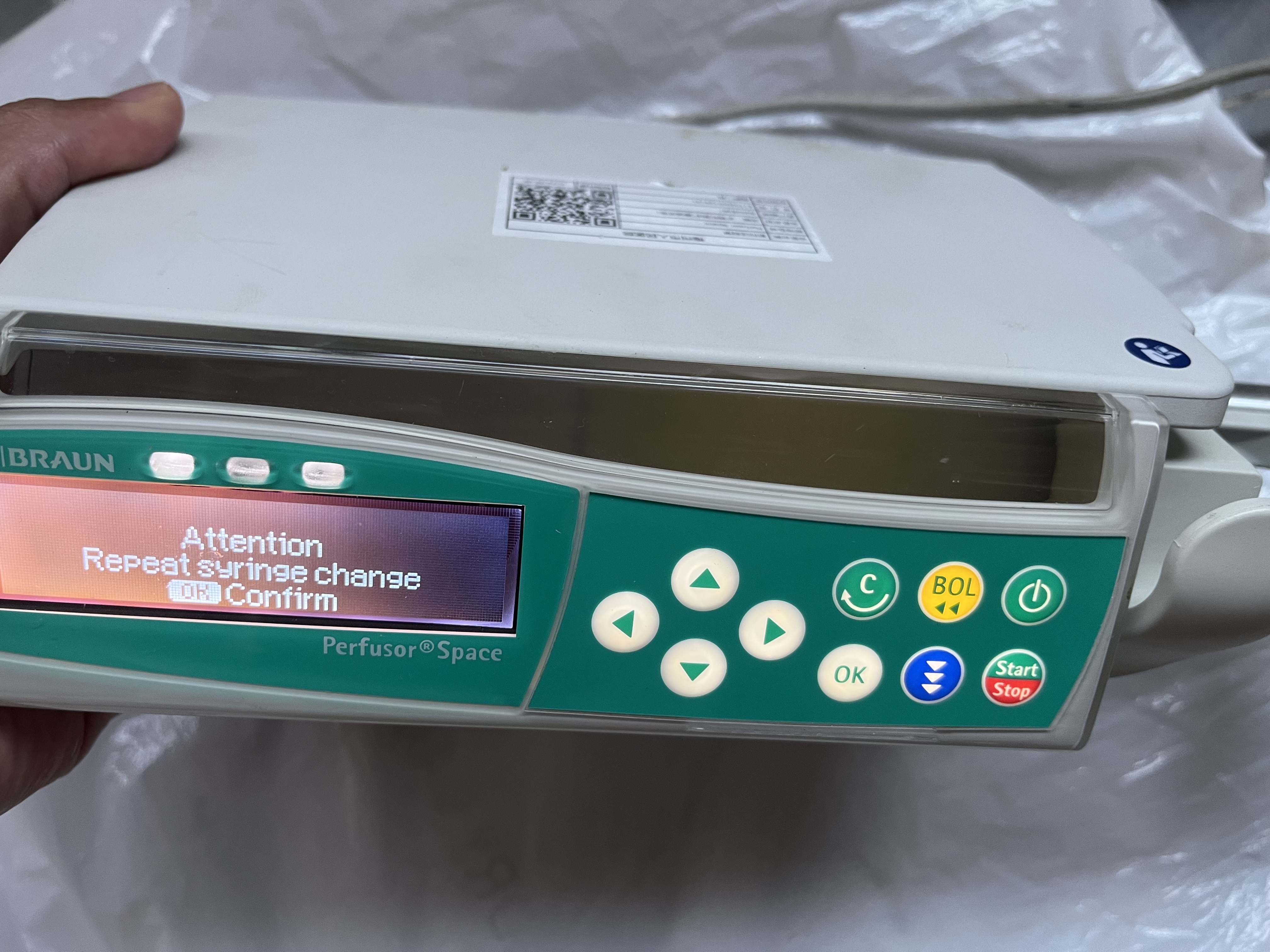 维修贝朗注射泵机械爪摔断