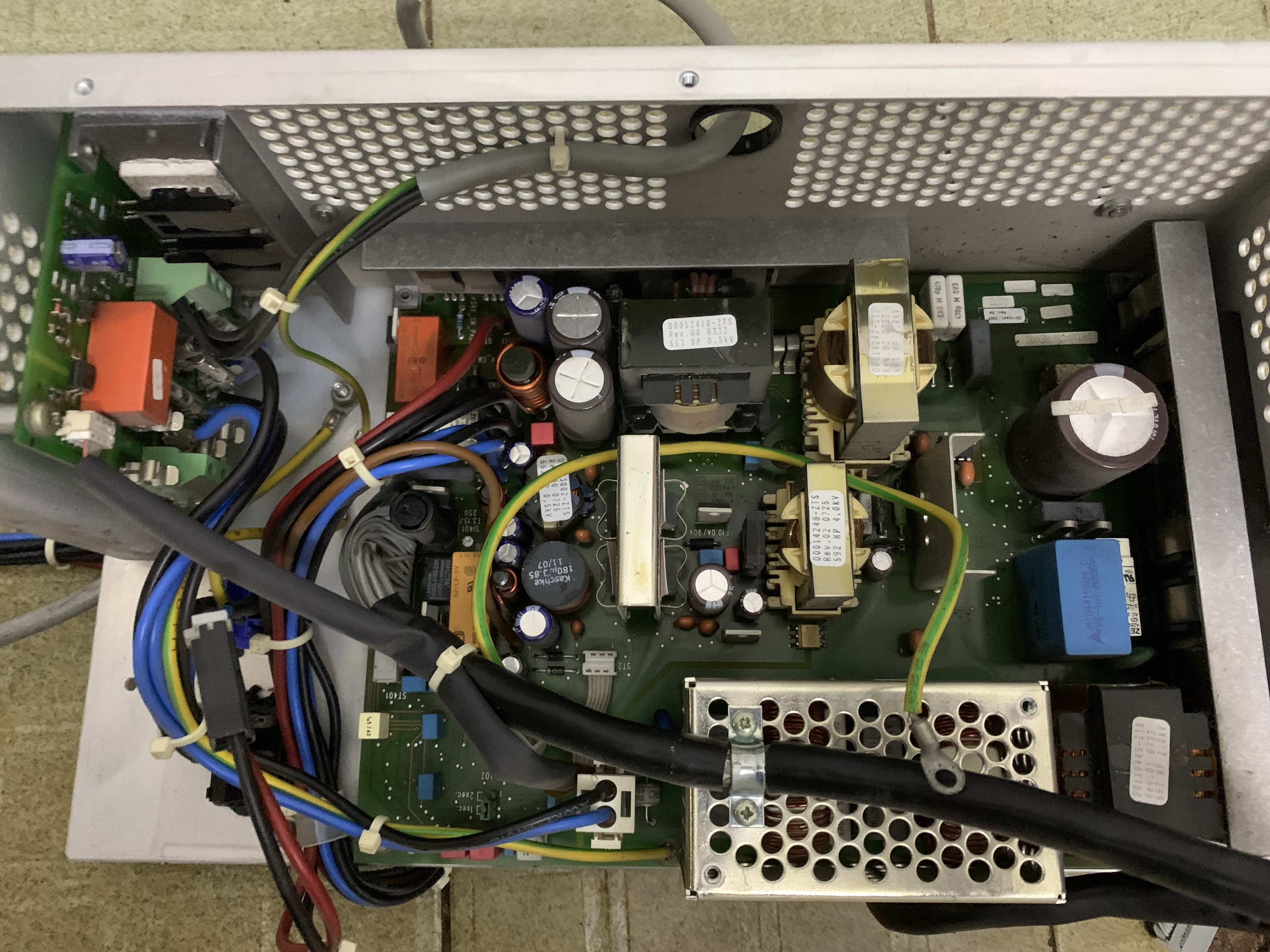 维修费森尤斯 血透机 4008S、4008B 使用过程中多个病人无法正常脱水、仪器无法开机