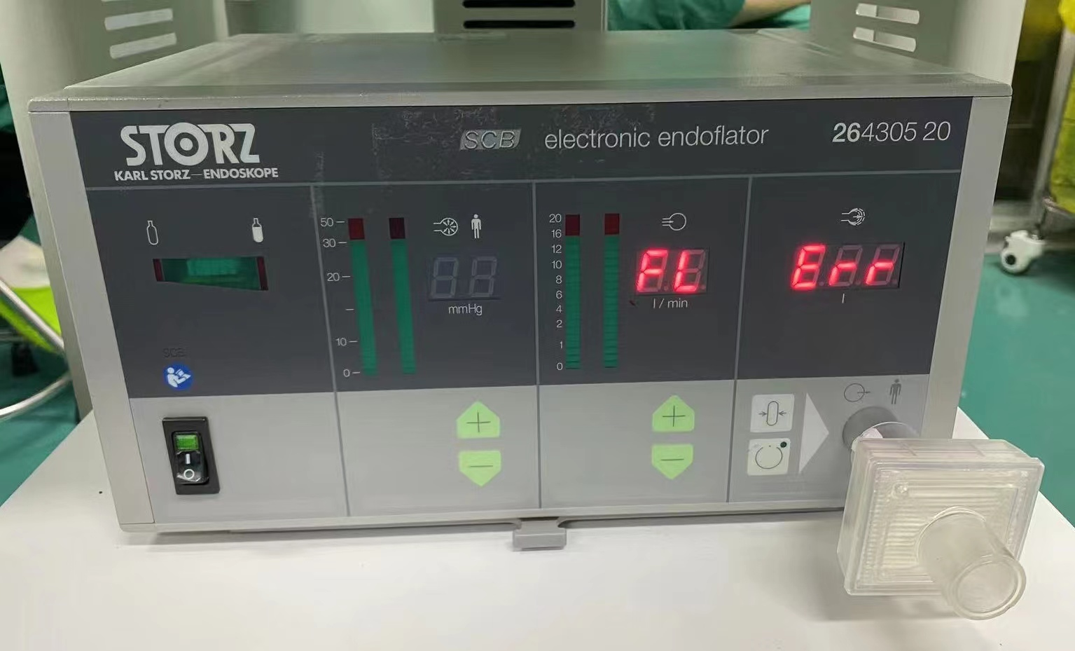 维修STORZ 三晶腹腔镜系统气腹机一开机报