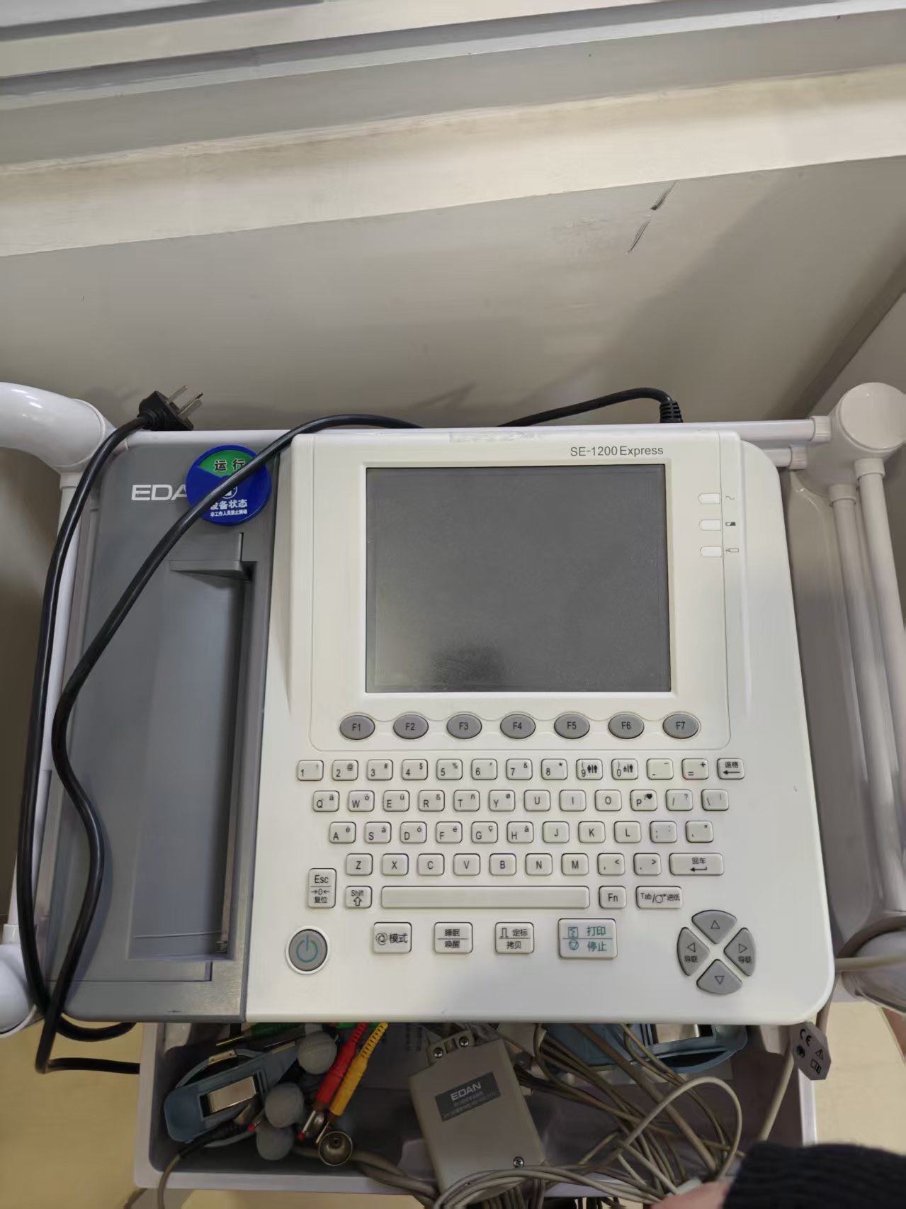 維修理邦心電圖機SE-1200Express的導聯(lián)線肢夾吸球