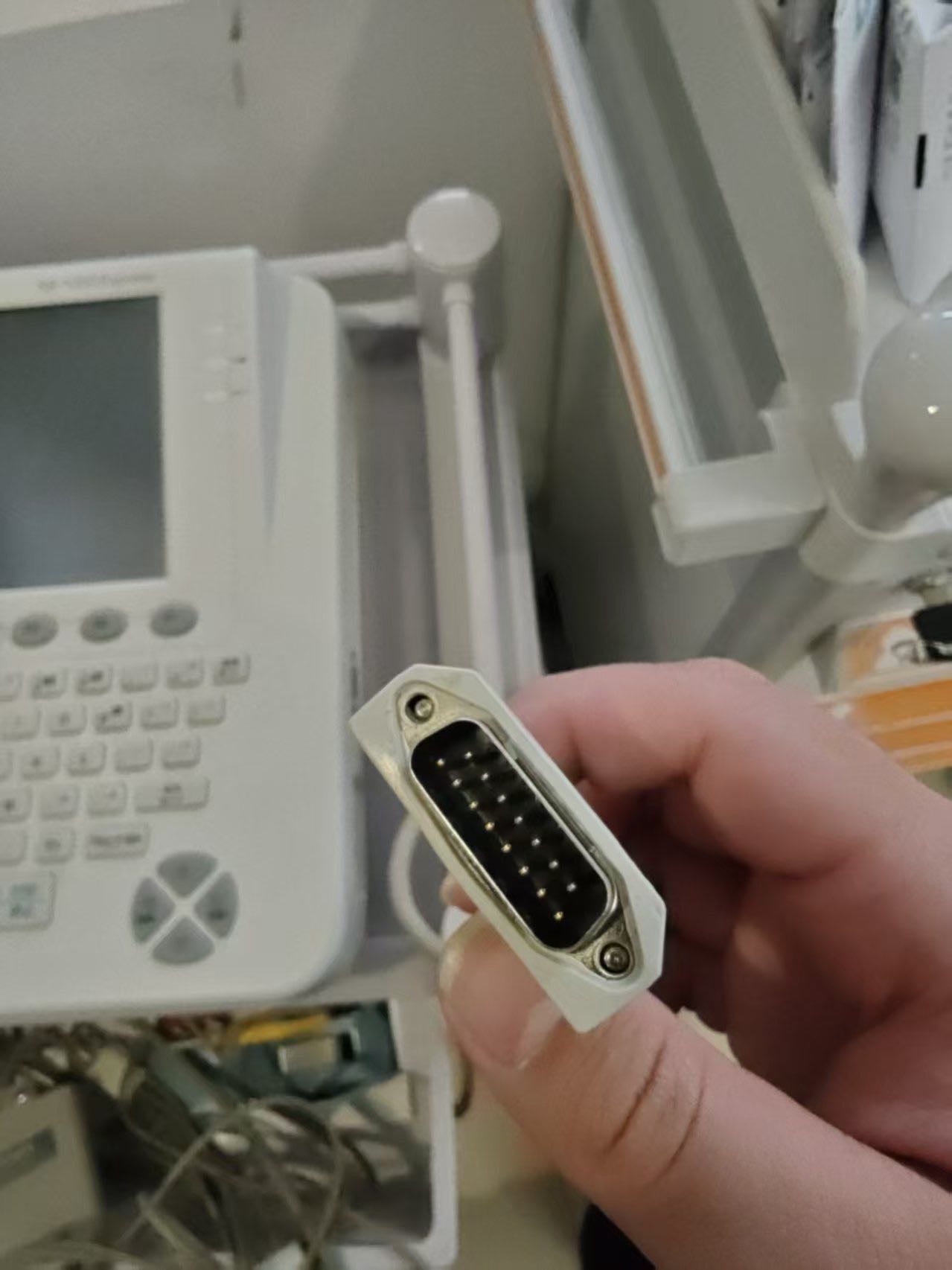 維修理邦心電圖機(jī)SE-1200Express的導(dǎo)聯(lián)線肢夾吸球