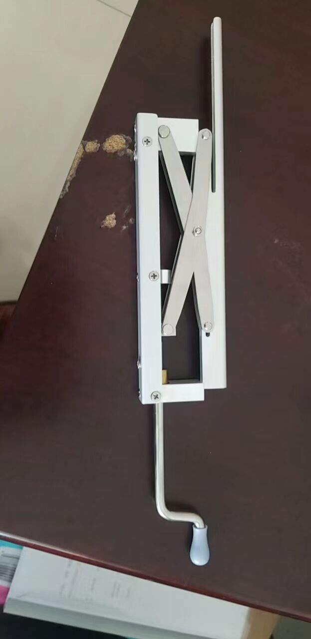 维修郑州迪生 婴儿培养箱 BB-100W 通电口护栏损坏、前大门自锁装置损坏