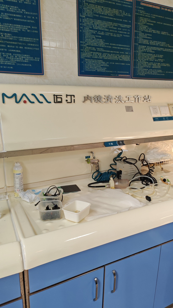 维修迈尔内镜清洗台漏水严重，管路老化