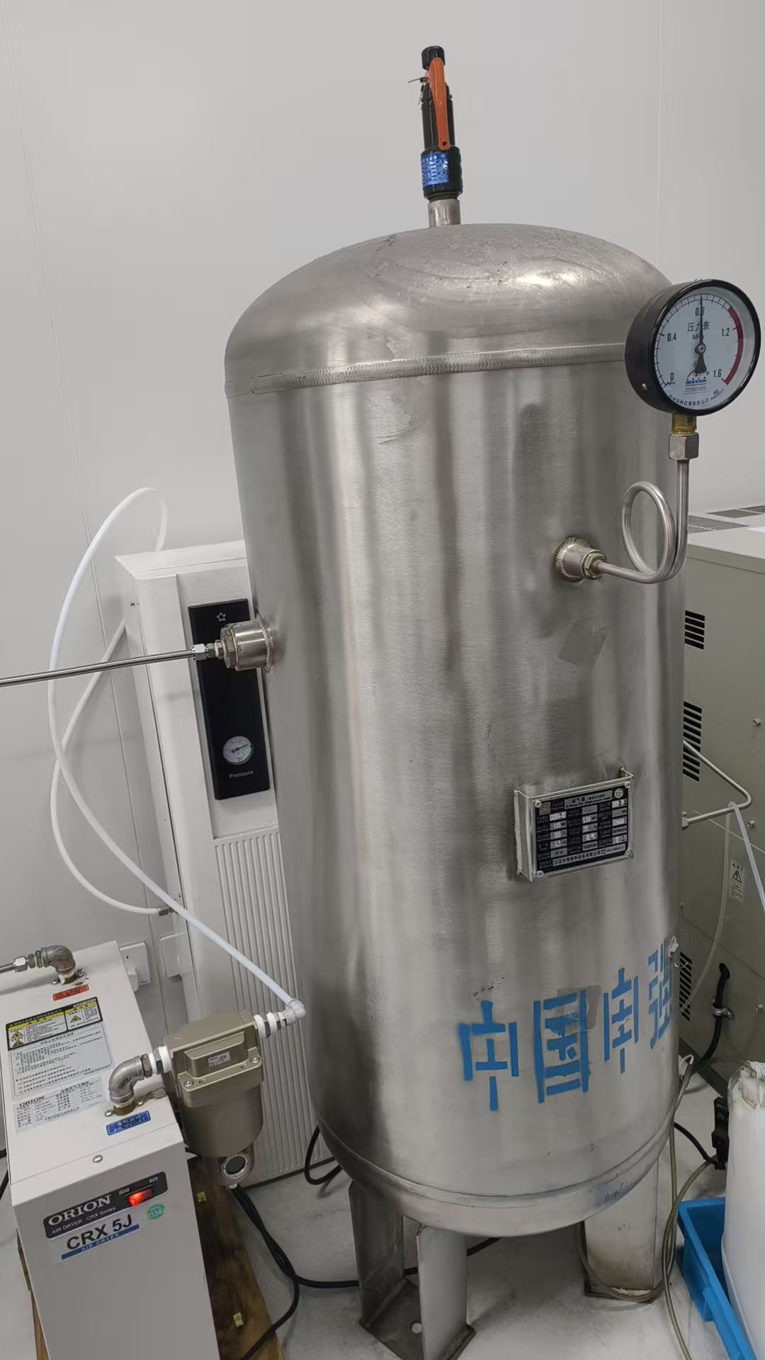 维修江苏申强压缩空气储气罐，安全阀和压力表的定期送检