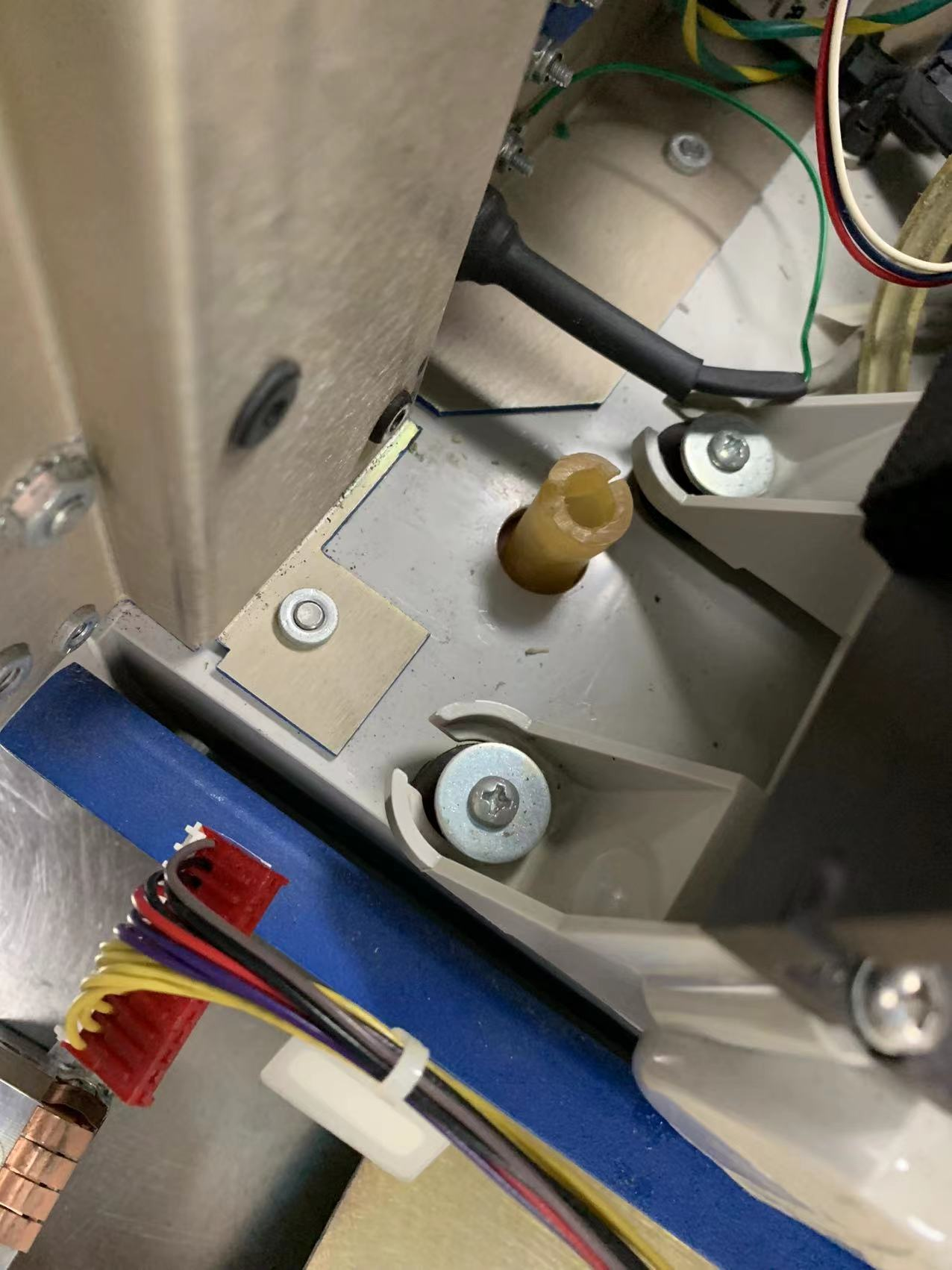 维修康尔福盛 呼吸机 VELA 氧气泄露管