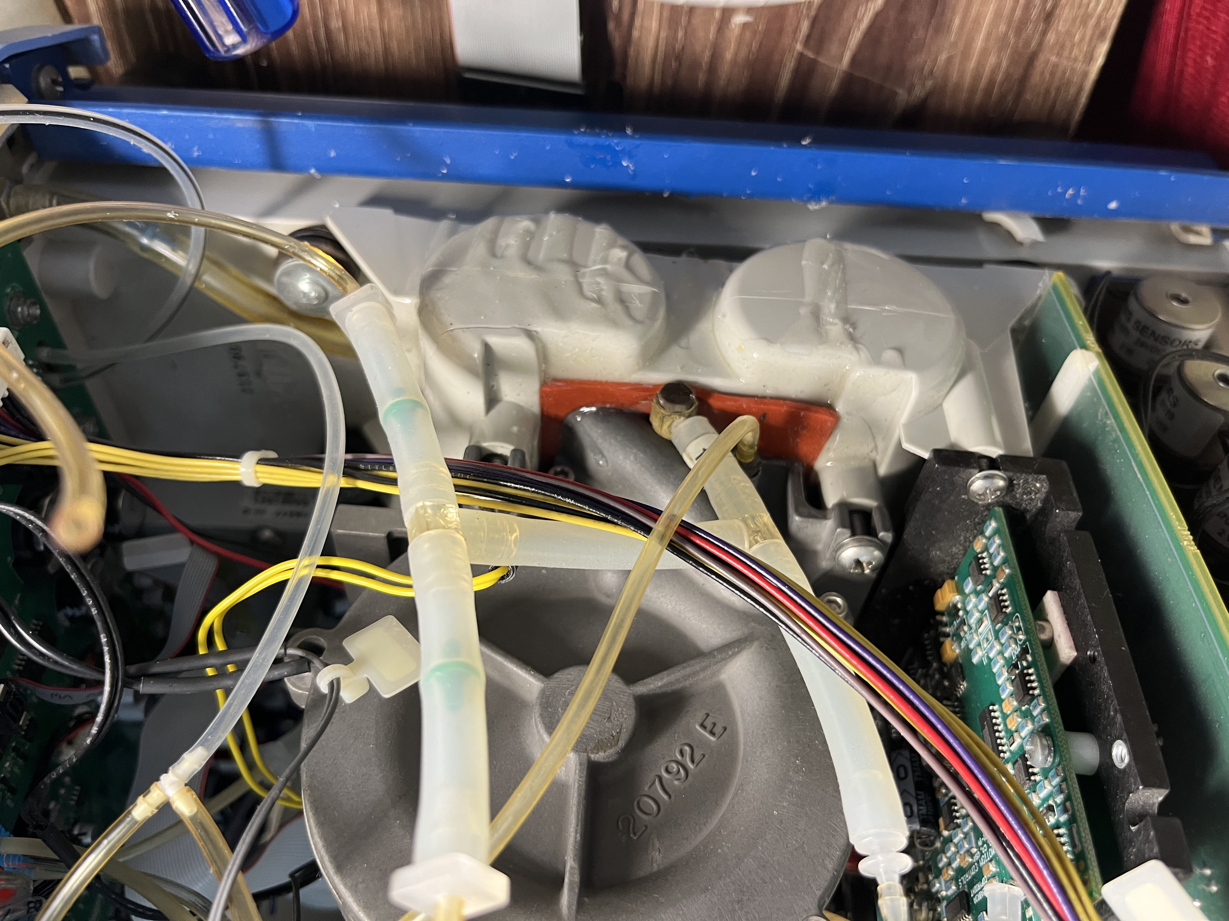 维修康尔福盛 呼吸机 VELA 混氧板