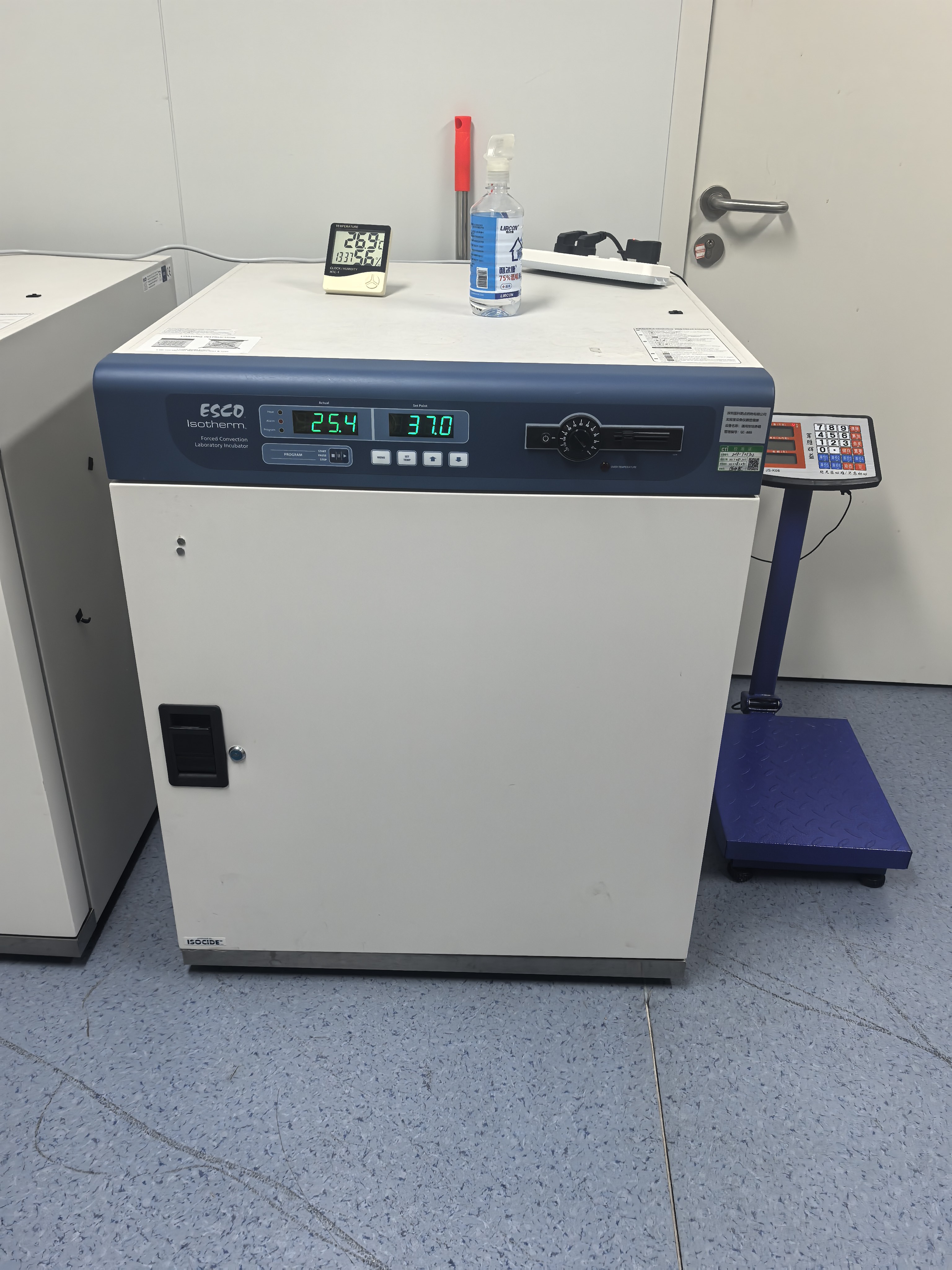 维修ESCO 培养箱FA-170-8,温度设定50度，温度升至39.7后开始有很大异响