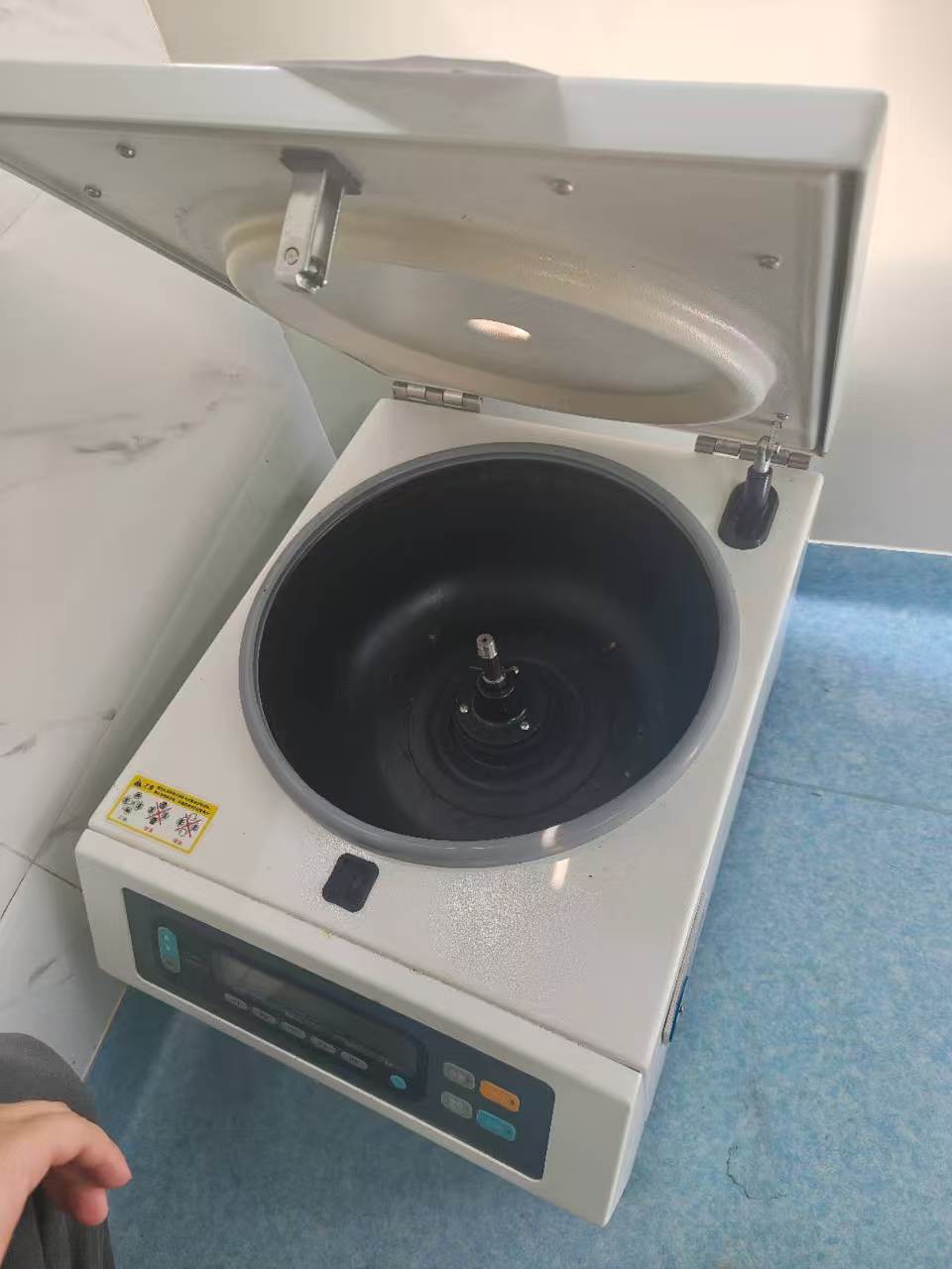 两台离心机需更换转子及管套